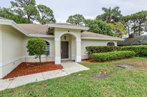 915 Sunflower Ave, Delray Beach FL  33445-1994 exterior