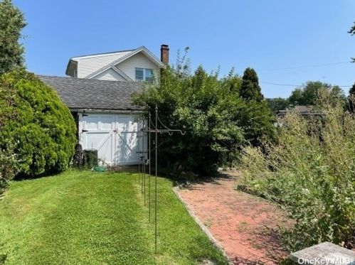 170 Great Neck Rd, Copiague NY  11726-3802 exterior