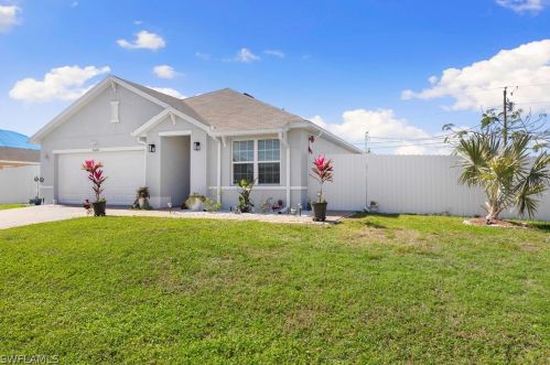 2620 3rd Pl, Cape Coral, FL 33993-8781