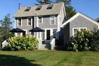 8 Vineyard Ave, Guilford CT  06437-3235 exterior
