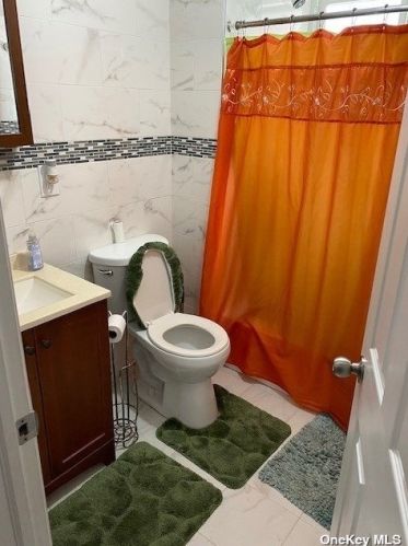 13-12 Mcbride St, Far Rockaway NY  11691-2416 exterior