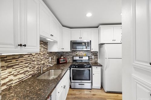 27074 Hidaway Ave, Santa Clarita, CA 91351-4121