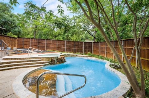 3512 Granada Trl, Denton, TX 76205-8402