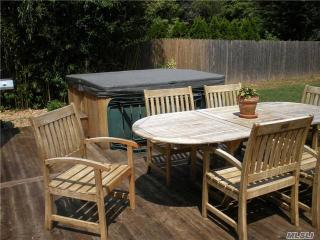 65 Soper Ave, Northport, NY 11768-3184