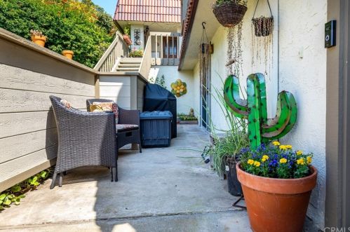 77 Cresta Verde Dr, Palos Verdes Estates, CA 90274-5454