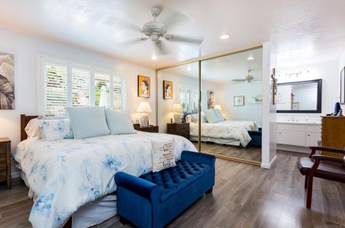 16670 Bernardo Oaks Dr, San Diego CA  92128-2837 exterior