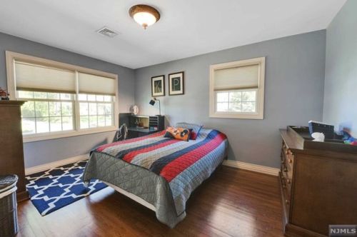 355 Corona Pl, Ridgewood NJ  07450-2801 exterior