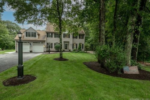 182 Rossi Dr, Bristol, CT 06010-2692