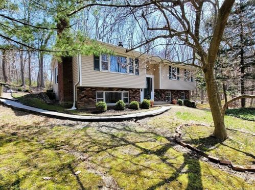 4 Salem Ln, Lewisboro, NY 10590-1318