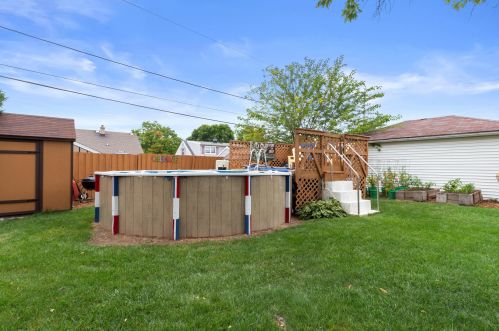 6240 Kinnickinnic Riv Pkwy, Milwaukee WI 53219-3010 exterior