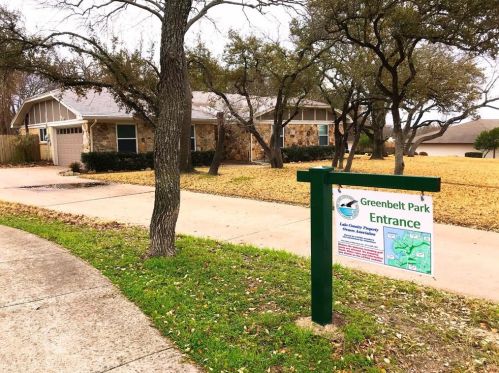 8836 Crosswind Dr, Fort Worth, TX 76179-2707