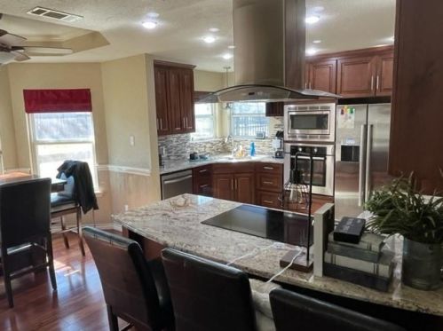 210 Valley Dr, Georgetown TX  78626-7561 exterior