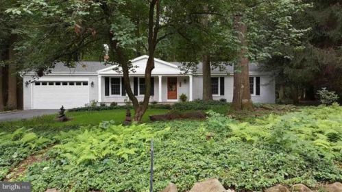 93 Brownstone Dr, Swatara, PA 17033-2523