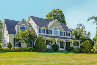 17 Ashington Dr, Crotonville, NY 10562-1438