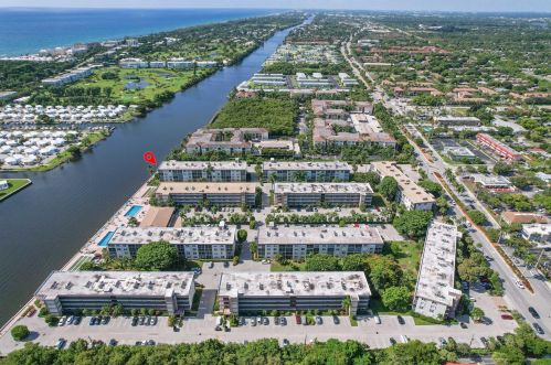 2018 Federal Hwy, Boynton Beach FL  33435-6966 exterior