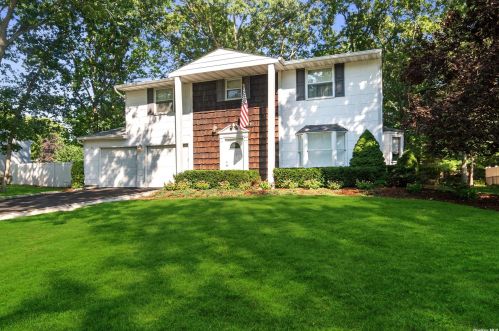 33 Autumn Dr, Mount Sinai, NY 11766-2302