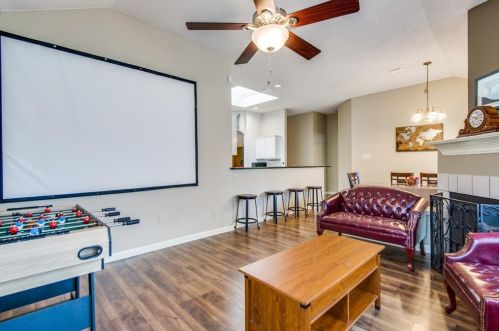 1808 Newton Dr, Lewisville TX  75028-7318 exterior