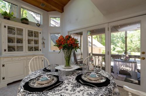 258 Shore Dr, Salem NH  03079-1694 exterior