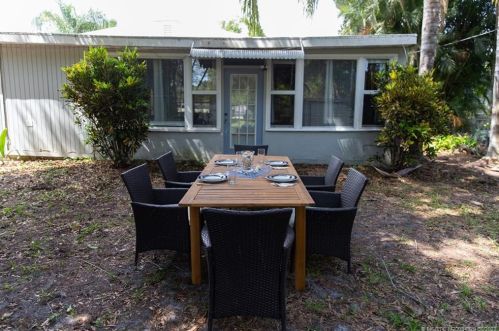 1656 28th Ave, Vero Beach FL  32960-3136 exterior