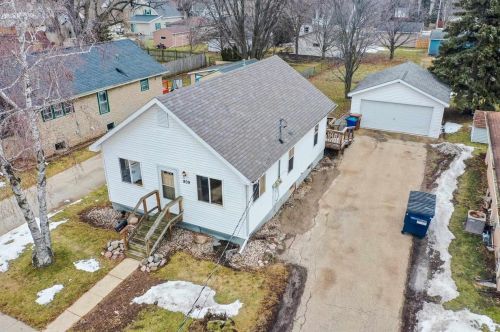 809 6th St, Menasha, WI 54952-2809