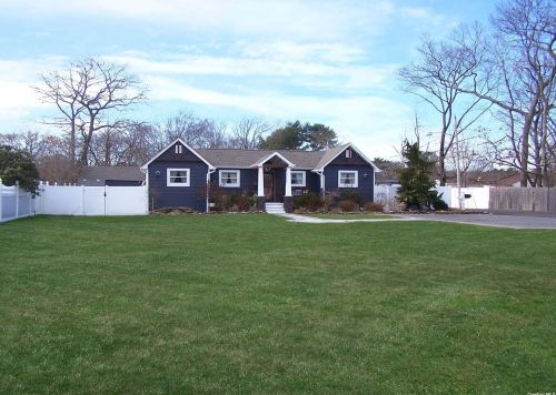 1746 Lincoln Ave, Holbrook, NY 11741-2233