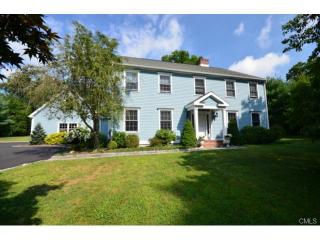 528 Brookside Dr, Fairfield CT  06824-2419 exterior