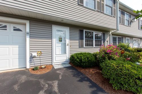 10 Red Sox Ln, Raymond, NH 03077-1289