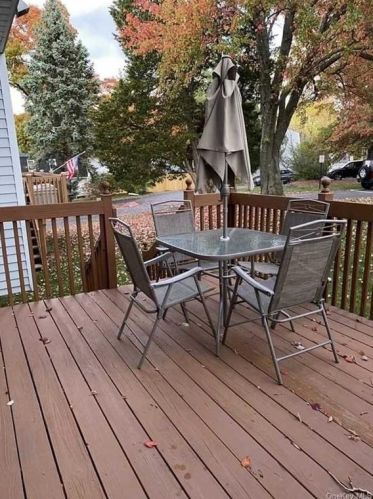 28 Larch Ct, Fishkill NY  12524-2627 exterior