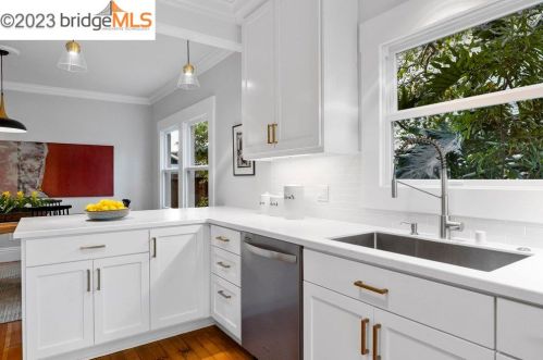 418 45 St, Oakland CA 94609-2135 exterior