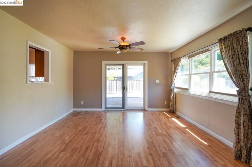 2322 Olinda Ct, Pinole CA  94564-1821 exterior