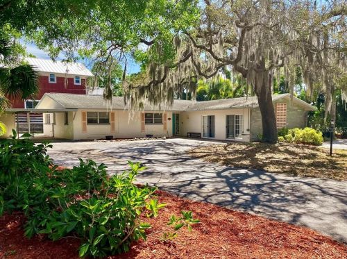 600 Betmor Ln, Palm Harbor, FL 34683-5247