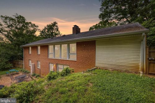 7908 Jansen Dr, Springfield VA  22152-2411 exterior