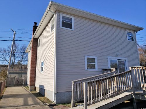 435 Hoffman Ave, North Lindenhurst, NY 11757-5042
