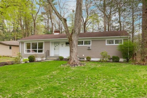 52 Timberline Dr, Poughkeepsie NY  12603-5546 exterior