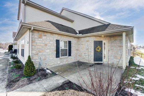 102 Maple Leaf Dr, Johnstown, OH 43031-1365