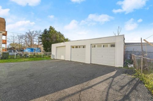 219 6th St, Bridgeport CT  06607-1046 exterior