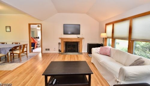 18 Woodfield Dr, Whippany, NJ