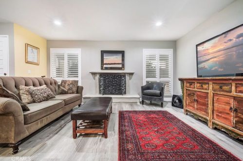 2032 Bermuda St, Long Beach, CA 90814-2121