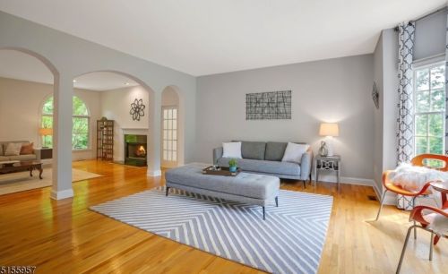 8 Forest View Dr, Martinsville NJ  08836-2039 exterior