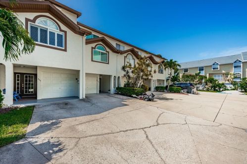 357 Madeira Cir, Saint Petersburg, FL 33715-1986