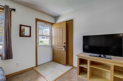 2019 Lenora Dr, West Bend, WI 53090-2731