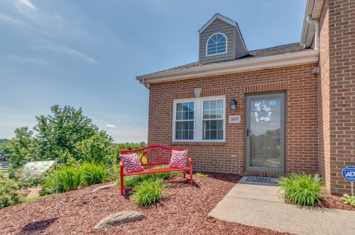 3037 Duncan Ln, Pittsburgh, PA 15236-1571