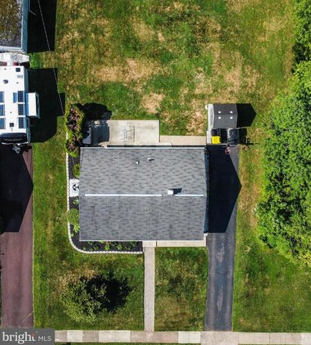 575 Winding Rd, Lansdale PA  19446-3446 exterior
