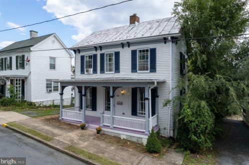 230 Church St, Woodstock, VA 22664-1721