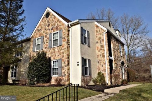 251 Valley Stream Ln, Wayne, PA
