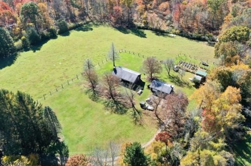 653 Woodglen Rd, Glen Gardner, NJ 08826-3006