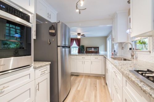 135 Brookside Dr, North Kingstown RI  02852-2005 exterior