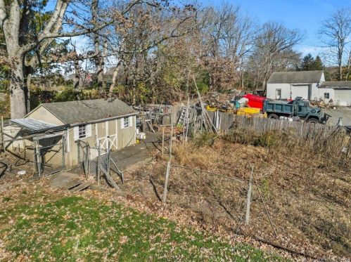 93 Old Hawleyville Rd, Bethel CT  06801-3040 exterior