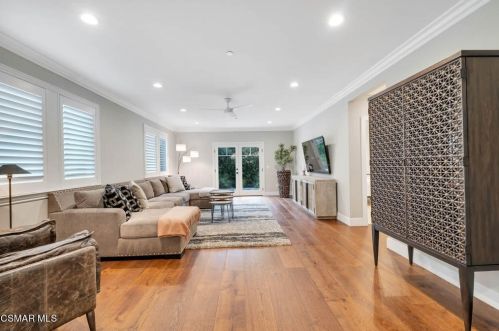 820 Mandalay Bch Rd, Oxnard CA 93035-1078 exterior