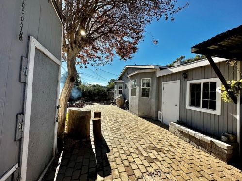 8154 Wakefield Ave, Van Nuys CA  91402-5329 exterior